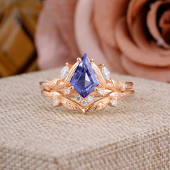 Nature Inspired The Dreamy Kite- Cut Tanzanite with Fantasy Leaf Gold Ring Set