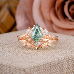 Nature Inspired The Dreamy Kite- Cut Natural Moss Agate with Fantasy Leaf Gold Ring Set