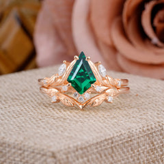 Nature Inspired The Dreamy Kite- Cut Emerald with Fantasy Leaf Gold Ring Set