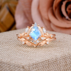 Nature Inspired The Dreamy Kite- Cut Moonstone with Fantasy Leaf Gold Ring Set
