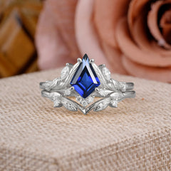 Nature Inspired The Dreamy Kite- Cut Sapphire with Fantasy Leaf Gold Ring Set