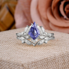 Nature Inspired The Dreamy Kite- Cut Tanzanite with Fantasy Leaf Gold Ring Set