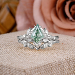 Nature Inspired The Dreamy Kite- Cut Natural Moss Agate with Fantasy Leaf Gold Ring Set