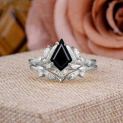 Nature Inspired The Dreamy Kite- Cut Black Onyx with Fantasy Leaf Gold Ring Set