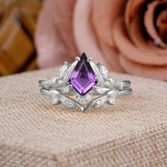 Nature Inspired The Dreamy Kite- Cut Natural Amethyst with Fantasy Leaf Gold Ring Set