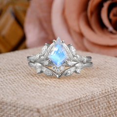 Nature Inspired The Dreamy Kite- Cut Moonstone with Fantasy Leaf Gold Ring Set
