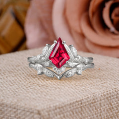 Nature Inspired The Dreamy Kite- Cut Ruby with Fantasy Leaf Gold Ring Set