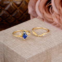 Nature Inspired The Dreamy Kite- Cut Sapphire with Fantasy Leaf Gold Ring Set