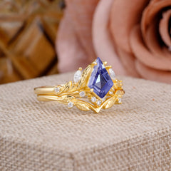 Nature Inspired The Dreamy Kite- Cut Tanzanite with Fantasy Leaf Gold Ring Set
