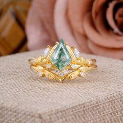 Nature Inspired The Dreamy Kite- Cut Natural Moss Agate with Fantasy Leaf Gold Ring Set