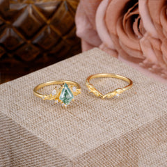 Nature Inspired The Dreamy Kite- Cut Natural Moss Agate with Fantasy Leaf Gold Ring Set