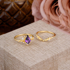 Nature Inspired The Dreamy Kite- Cut Natural Amethyst with Fantasy Leaf Gold Ring Set