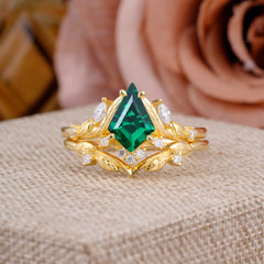 Nature Inspired The Dreamy Kite- Cut Emerald with Fantasy Leaf Gold Ring Set