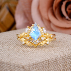 Nature Inspired The Dreamy Kite- Cut Moonstone with Fantasy Leaf Gold Ring Set
