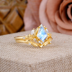 Nature Inspired The Dreamy Kite- Cut Moonstone with Fantasy Leaf Gold Ring Set