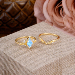 Nature Inspired The Dreamy Kite- Cut Moonstone with Fantasy Leaf Gold Ring Set