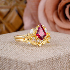 Nature Inspired The Dreamy Kite- Cut Ruby with Fantasy Leaf Gold Ring Set