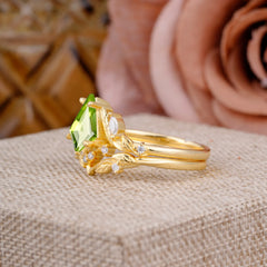 Nature Inspired The Dreamy Kite- Cut Peridot with Fantasy Leaf Gold Ring Set