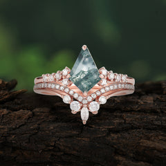 Luxury Kite-Cut Natural Moss Agate Engagement Ring