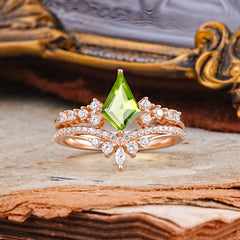 Luxury Kite-Cut Peridot Engagement Ring Set
