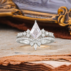 Luxury Kite-Cut Moissanite Engagement Ring Set