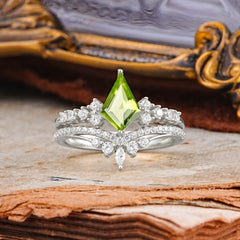 Luxury Kite-Cut Peridot Engagement Ring Set