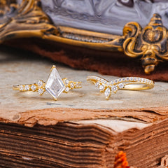 Luxury Kite-Cut Moissanite Engagement Ring Set