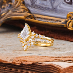 Luxury Kite-Cut Moissanite Engagement Ring Set