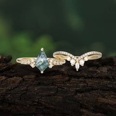 Luxury Kite-Cut Natural Moss Agate Engagement Ring