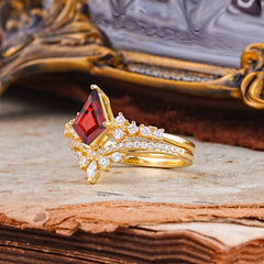 Luxury Kite-Cut Natural Garnet Engagement Ring