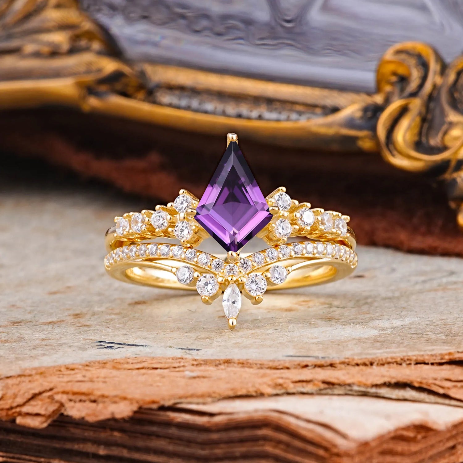 Luxury Kite-Cut Natural Amethyst Bridal Ring Set