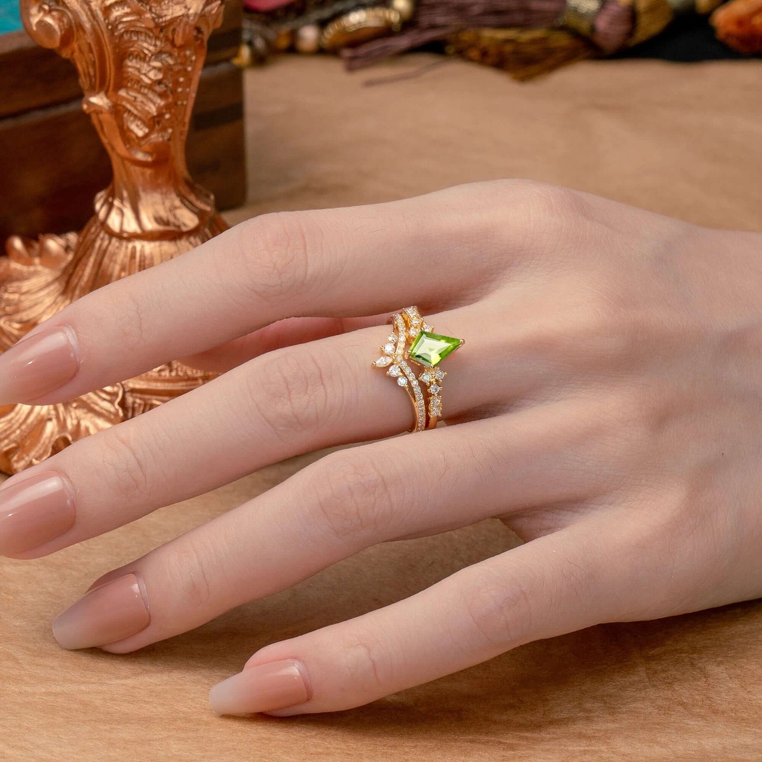 Luxury Kite-Cut Peridot Bridal Ring Set