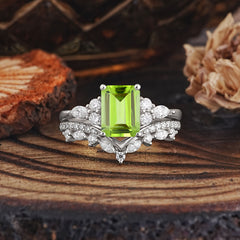 Luxury Vintage 4-Prong Emerald-Cut Peridot Ring Set