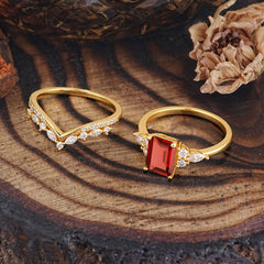 Luxury Vintage 4-Prong Emerald-Cut Garnet Ring Set