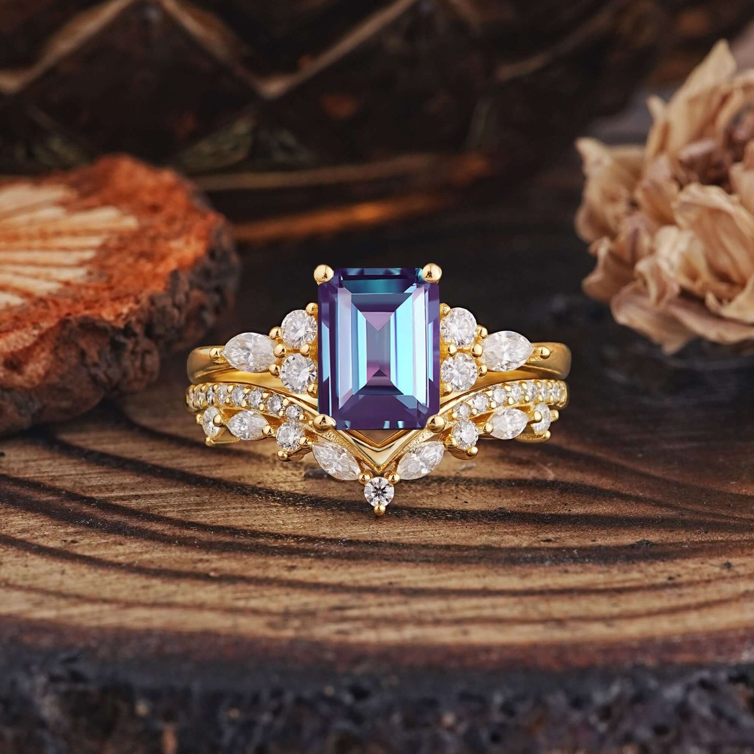 Luxury Vintage 4-Prong Emerald-Cut Alexandrite Bridal Ring Set