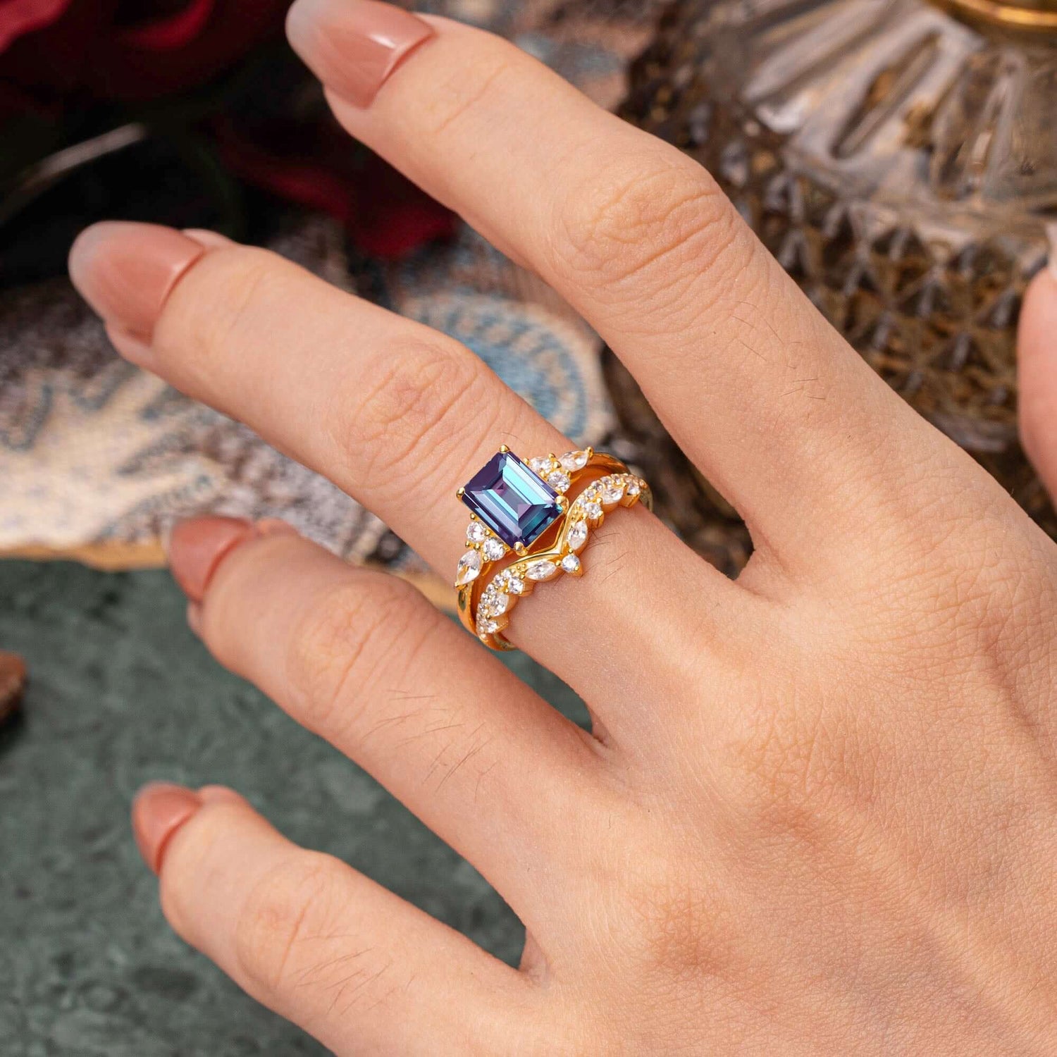 Luxury Vintage 4-Prong Emerald-Cut Alexandrite Bridal Ring Set