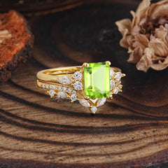 Luxury Vintage 4-Prong Emerald-Cut Peridot Ring Set