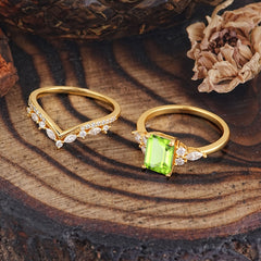 Luxury Vintage 4-Prong Emerald-Cut Peridot Ring Set