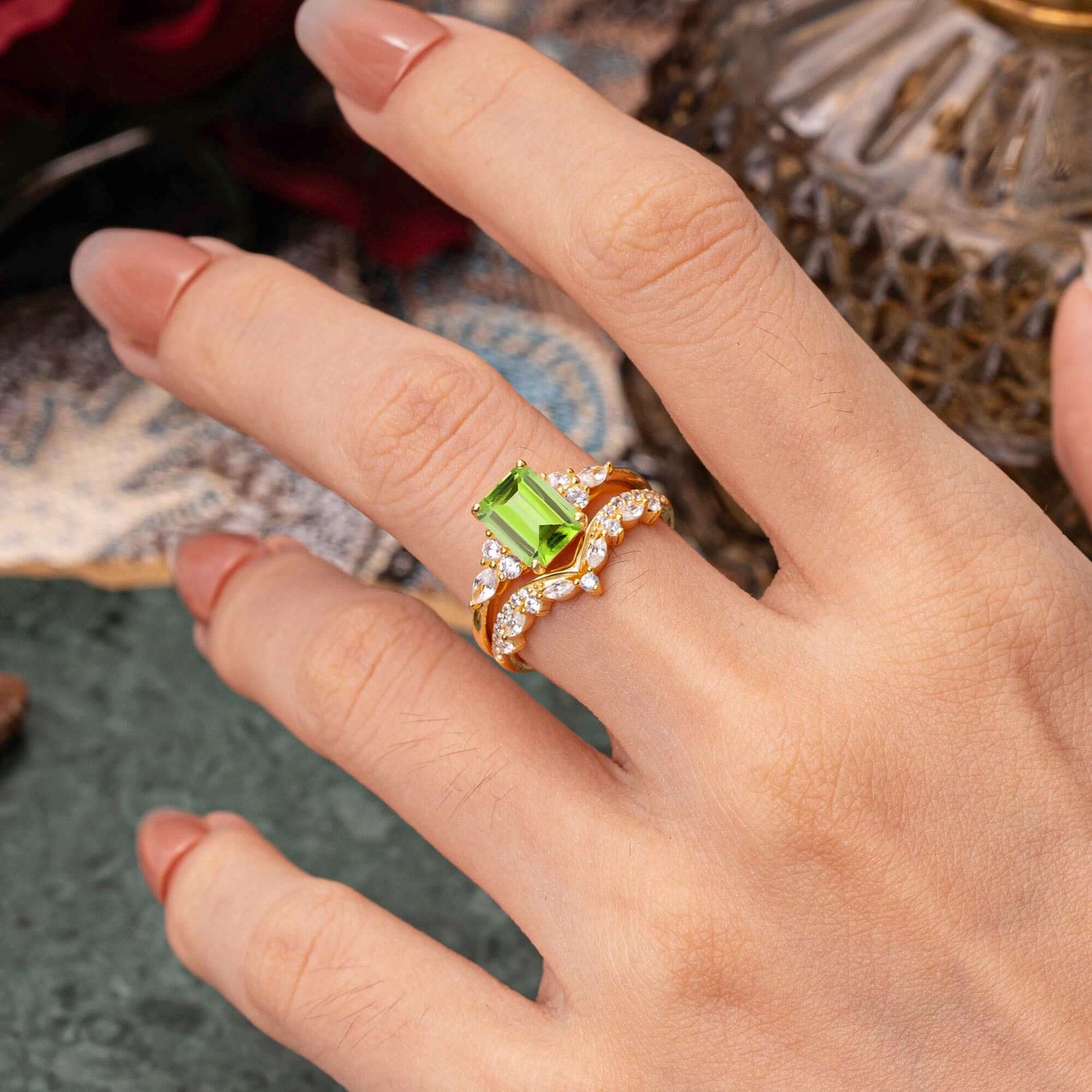Luxury Vintage 4-Prong Emerald-Cut Peridot Bridal Ring Set