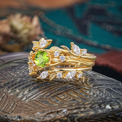 Romantic Nature-inspired 6-Prong Round Cut Natural Peridot Stacking Ring