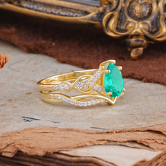 Romantic 5-Prong Pear Cut Emerald Stacking Ring