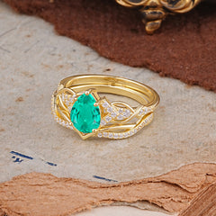 Romantic 5-Prong Pear Cut Emerald Stacking Ring