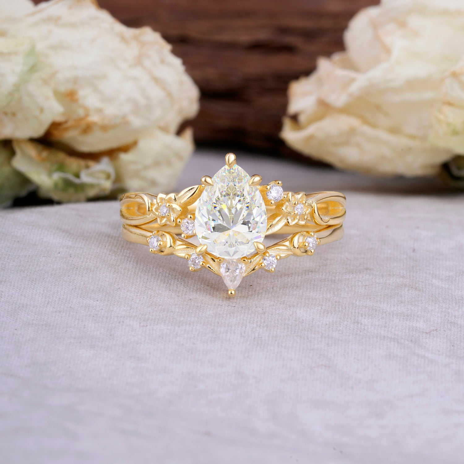 Art Nouveau 5-Prong Pear Cut Moissanite Bridal Ring Set
