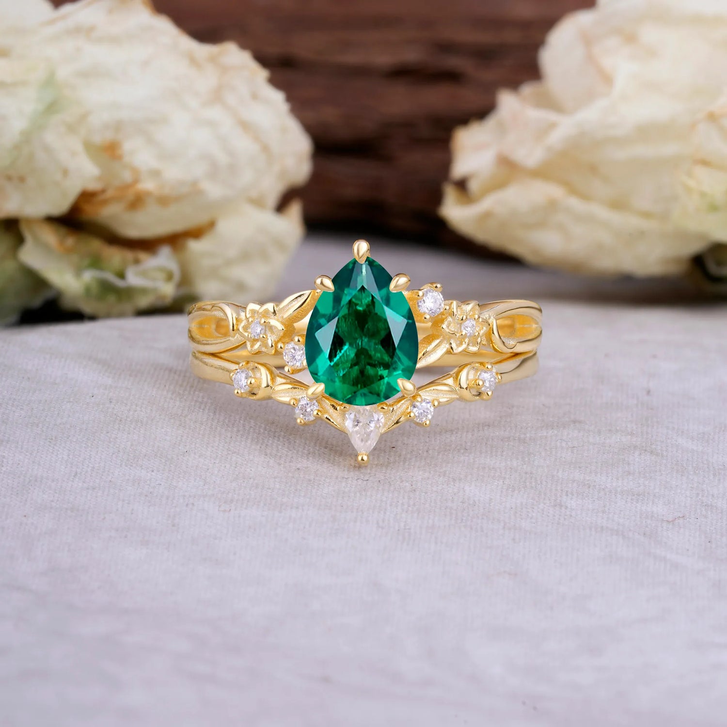 Art Nouveau 5-Prong Pear Cut Emerald Bridal Ring Set