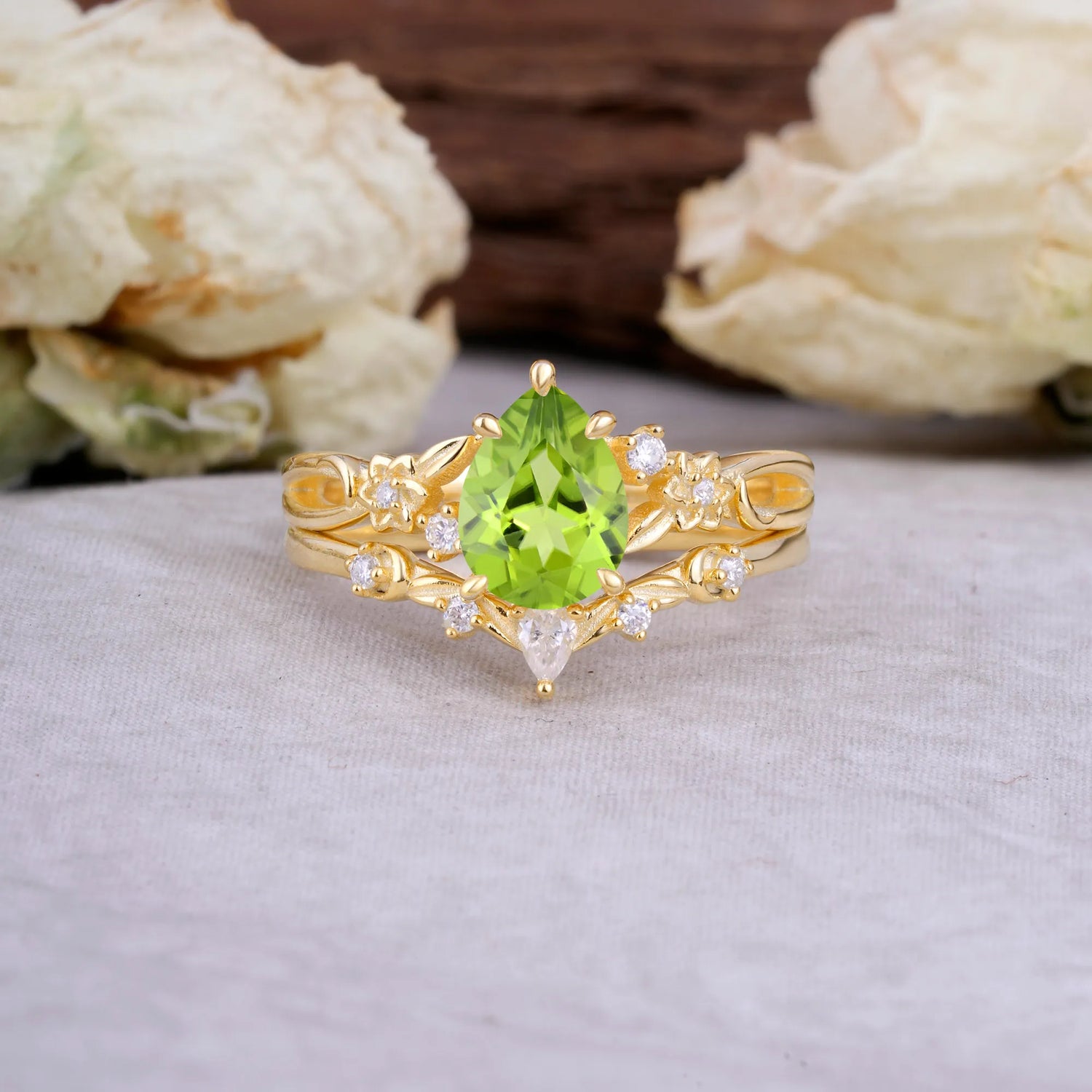 Art Nouveau 5-Prong Pear Cut Peridot Bridal Ring Set