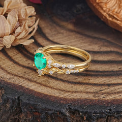 Vintage Botanical 4-Prong Round Cut Emerald Ring