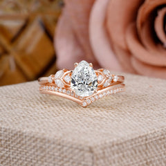 Luxurious Vintage-Inspired 4-Prong Pear-Cut Lab Diamond Engagement Ring Set