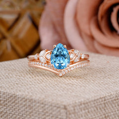 Luxurious Vintage-Inspired 4-Prong Pear-Cut Aquamarine Engagement Ring Set