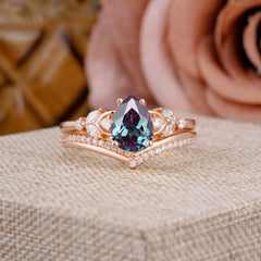 Luxurious Vintage-Inspired 4-Prong Pear-Cut Alexandrite Engagement Ring Set