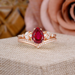 Luxurious Vintage-Inspired 4-Prong Pear-Cut Ruby Engagement Ring Set